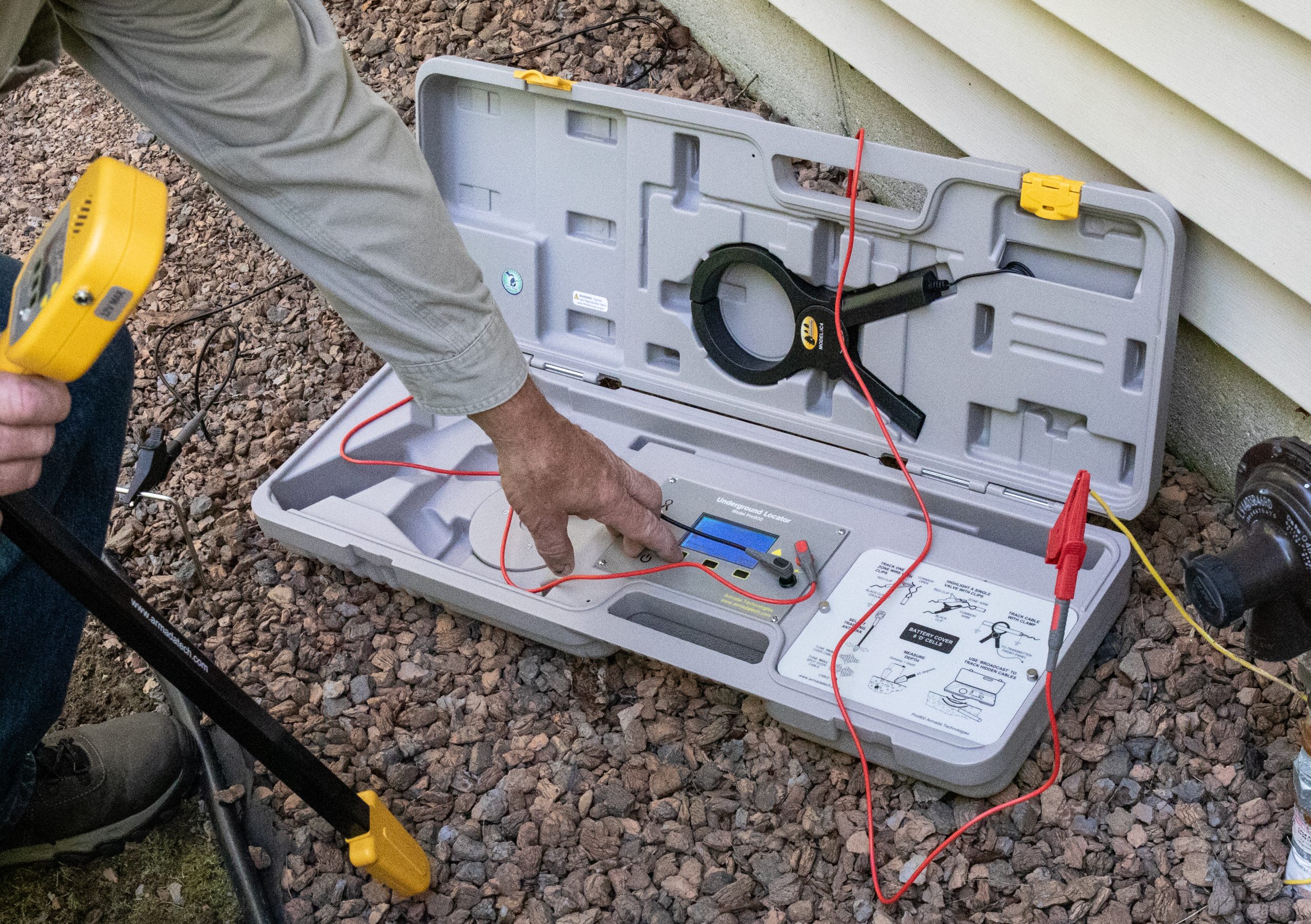 Pro900™ Advanced Digital Cable and Wire/Valve Locator